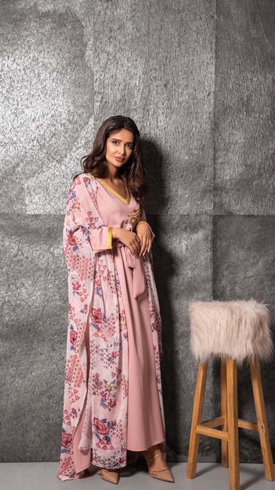 جلابية بنقوش ورد