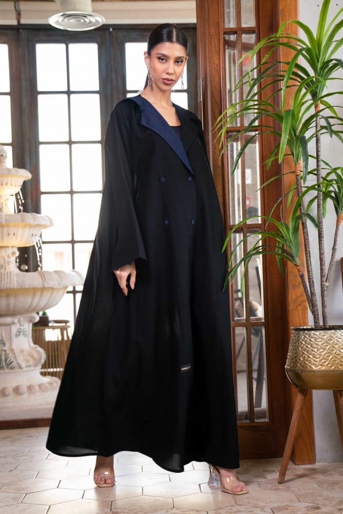 عبايه قصه جاكيت مزينة باللون النيلي