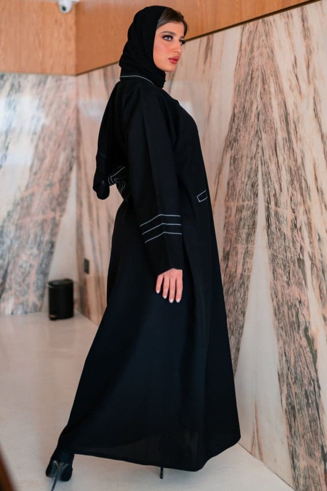 عباية جاكيت بخيوط بيضاء