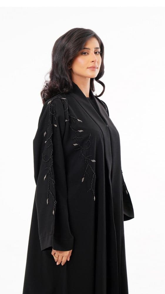 عباية بتطريز على الاكتاف