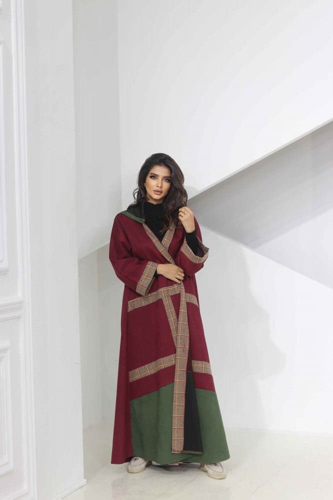 جاكيت عنابي بقبعه