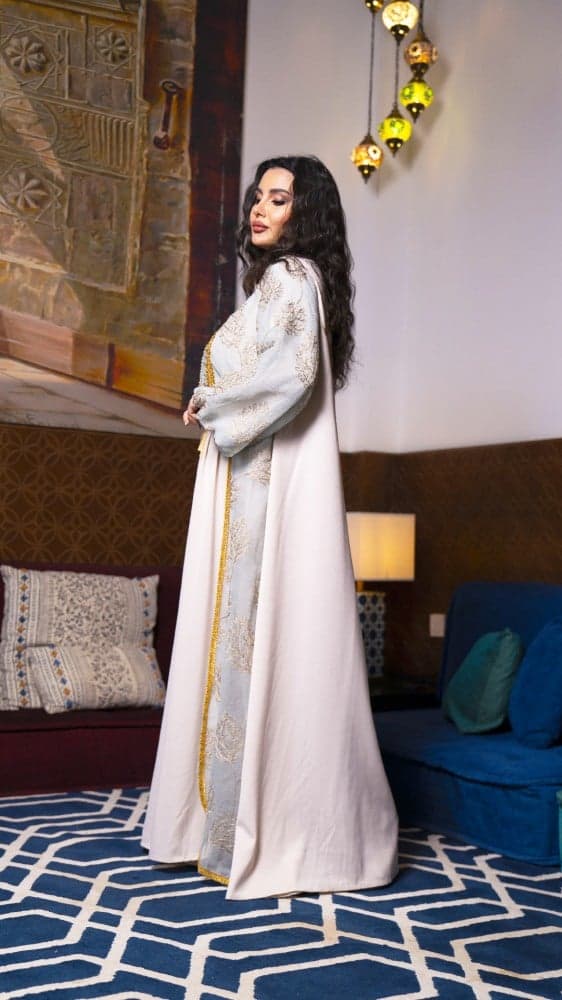 جلابية مفتوحة بقصة مشبوكة