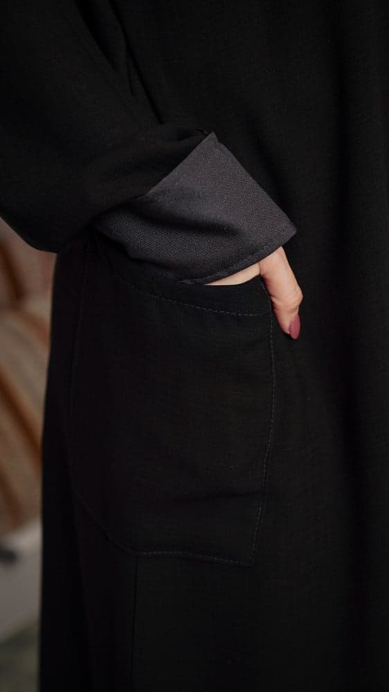 عبايه نص ياقه بزره واحده