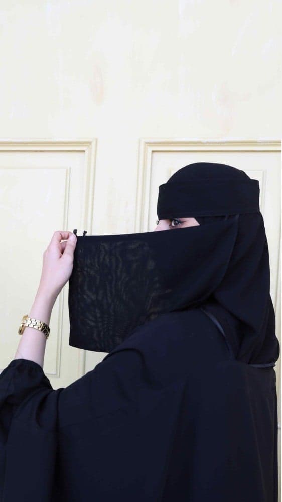 نقاب مشبك بطقطق من الجنب