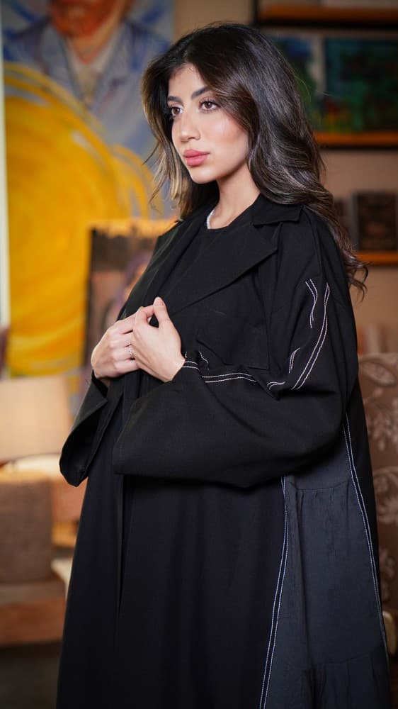 عباية رسمية مع فستان مفصول