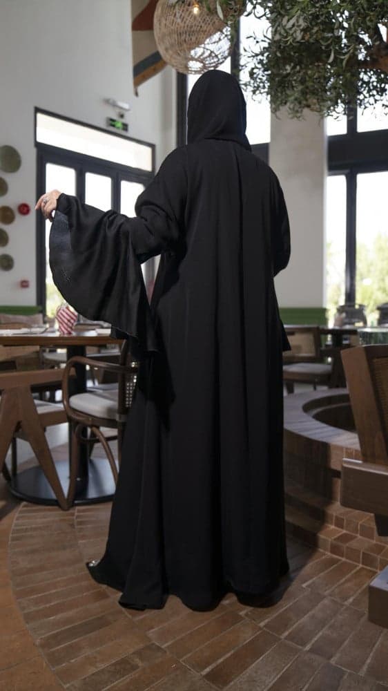 عباية باكمام كلوش