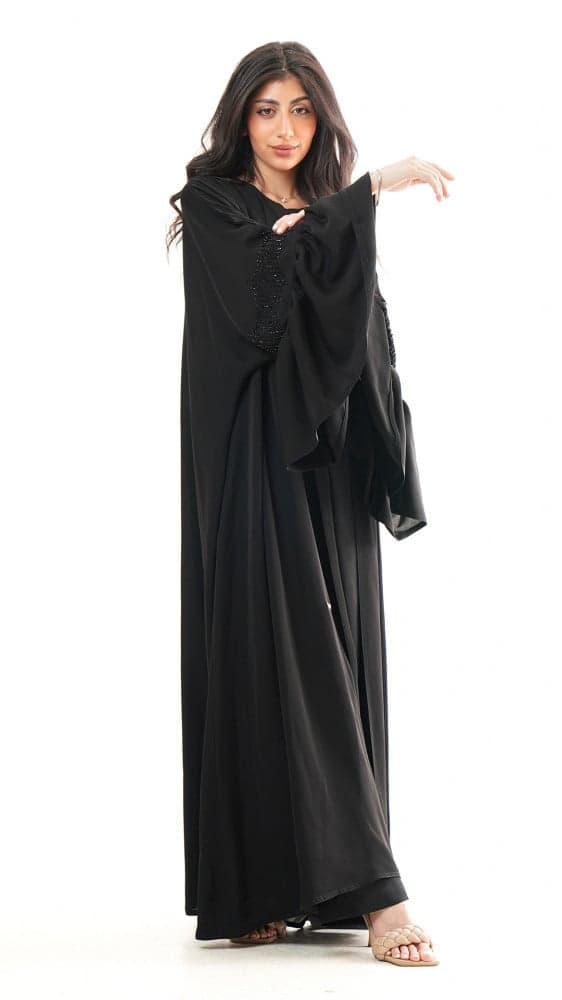 عباية باكمام كلوش مطرزه