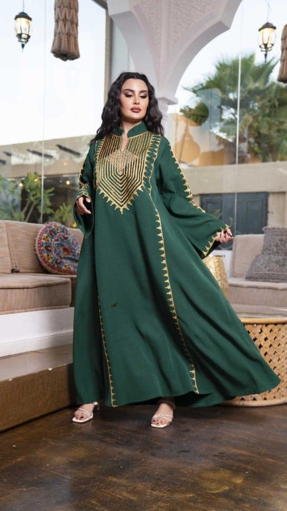 جلابية زيتي بتطريز ذهبي