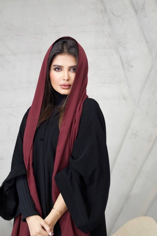 طرحة بلون عنابي