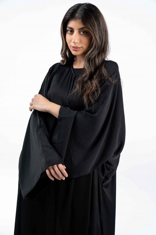 عباية بقصة اكتاف واسعه