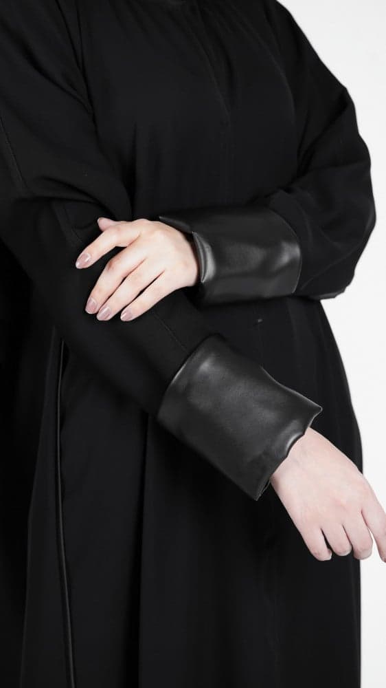 عباية كم جلد اسود