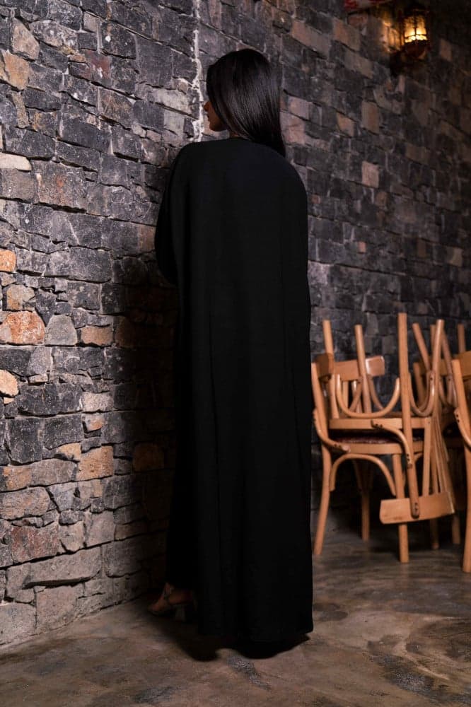 عباية بأكمام مزينه بطبقات