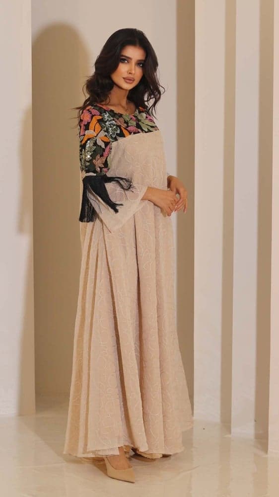 جلابية مطرزه بهدب فخم على الاكمام