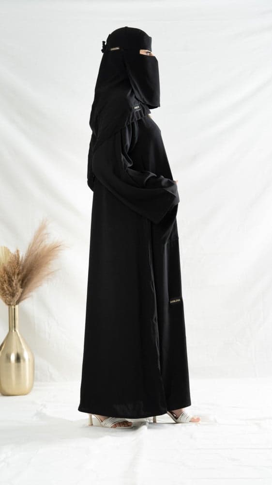 عباية بأزره وجيوب أسود