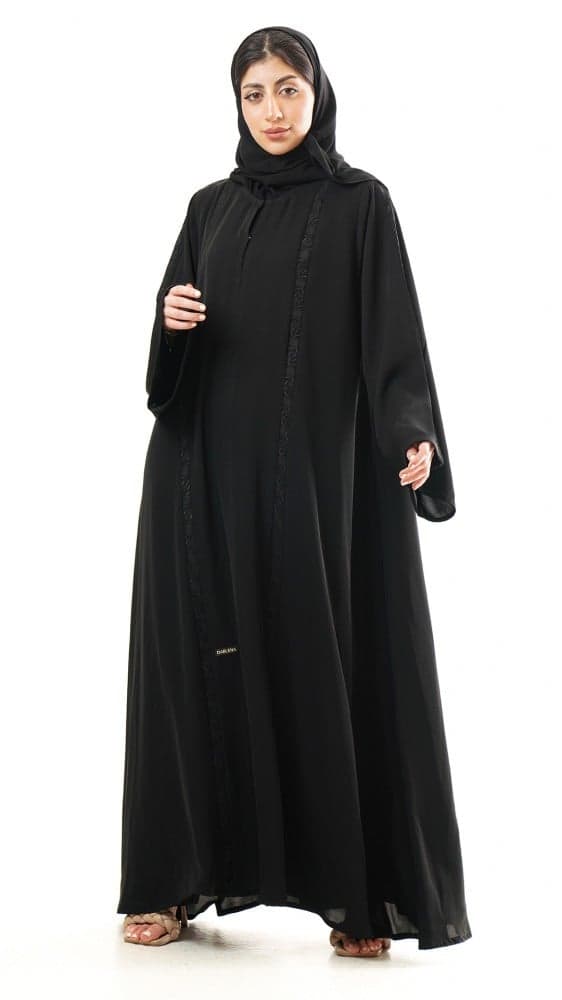 عباية بتطريز اسود
