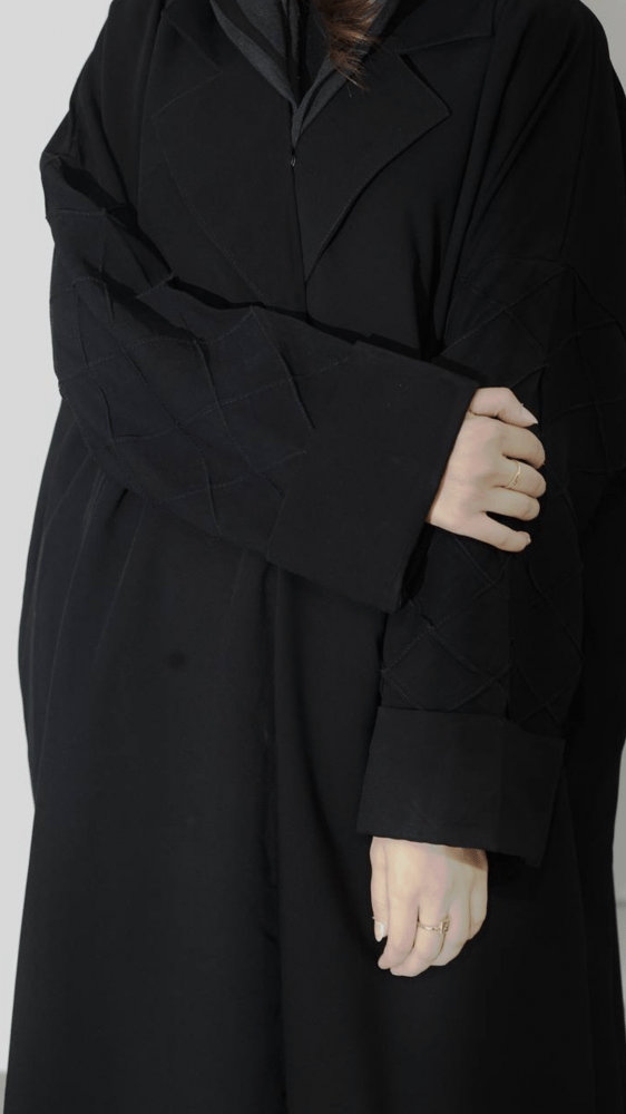 عباية بياقة رسمية باكمام معينات