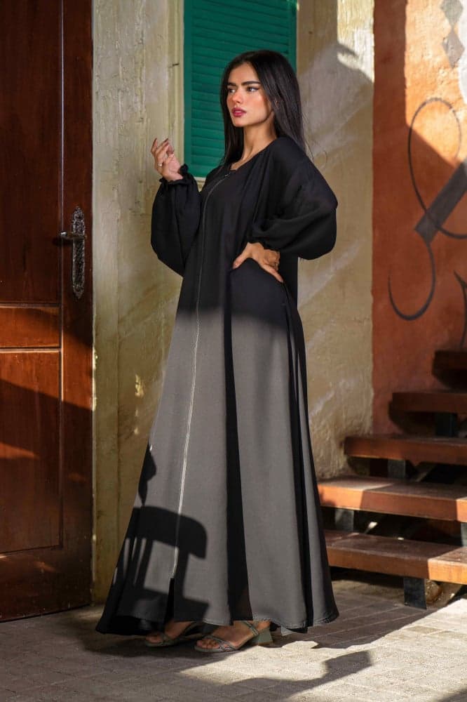 عباية بسحاب اسود وكم مزموم