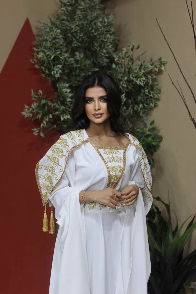 جلابية ابيض فخمة بقصة اكمام مميزة