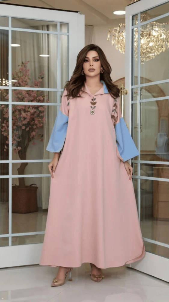 جلابية وردي بقبعة