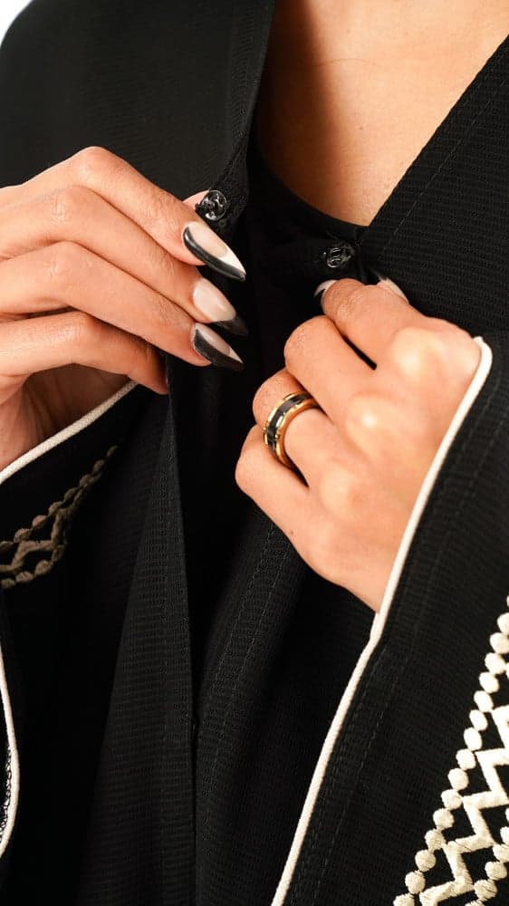 عباية بتطريز سكري