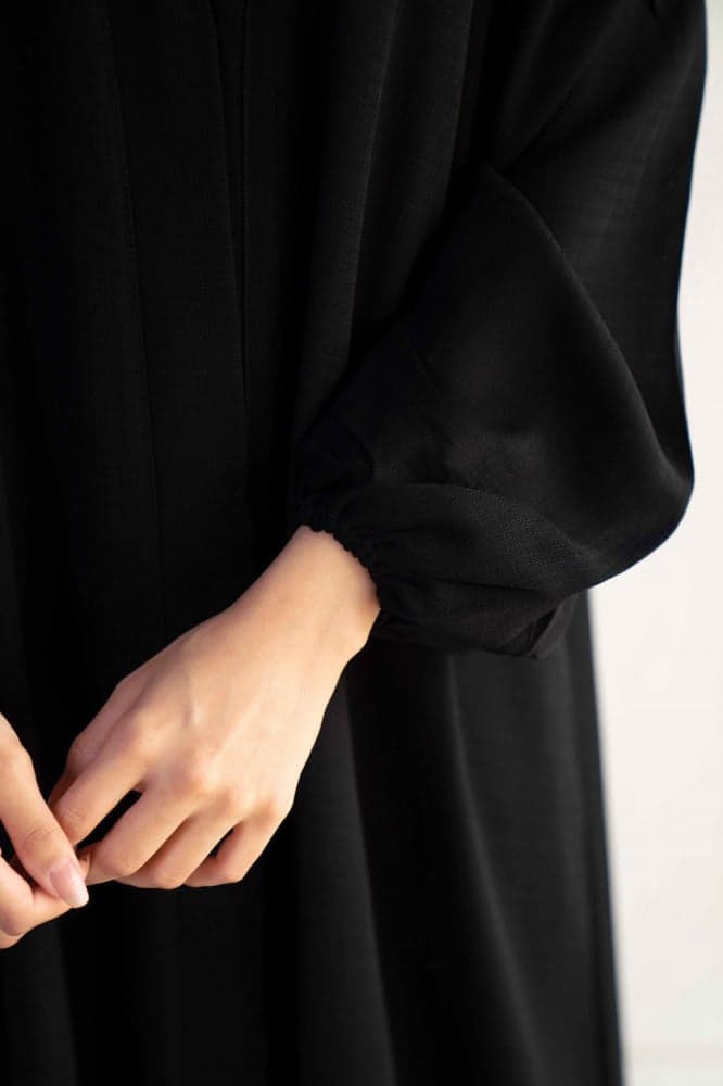 عبايه بكم فرنسي والاكتاف زينت بكسرات