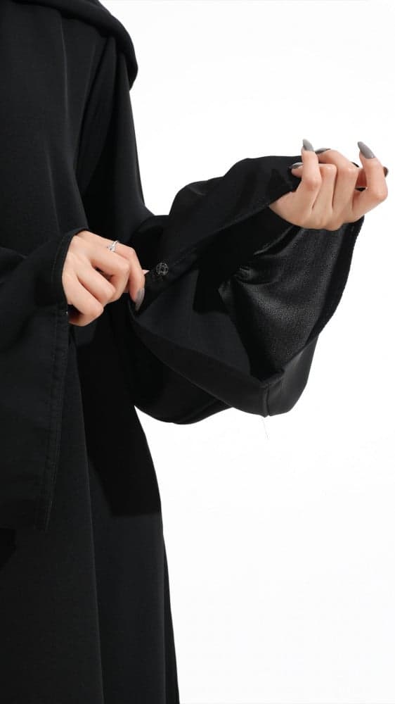 عباية بمطاط زم على الجوانب والاكمام