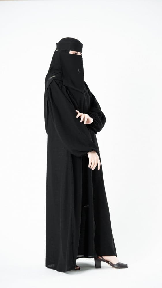 عبايه بكم فرنسي والاكتاف زينت بكسرات