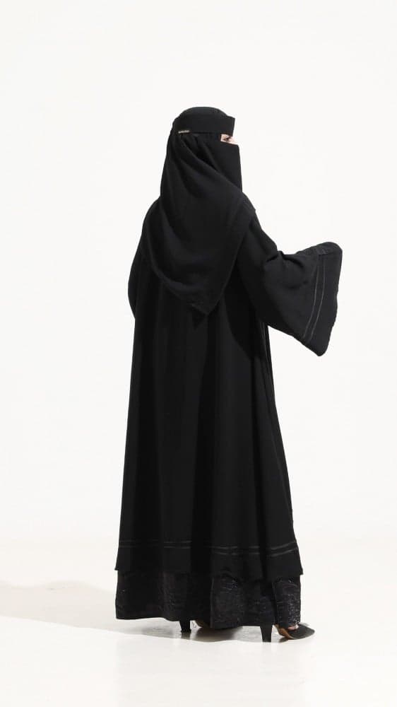 عباية طبقتين من الاسفل باكمام كلوش