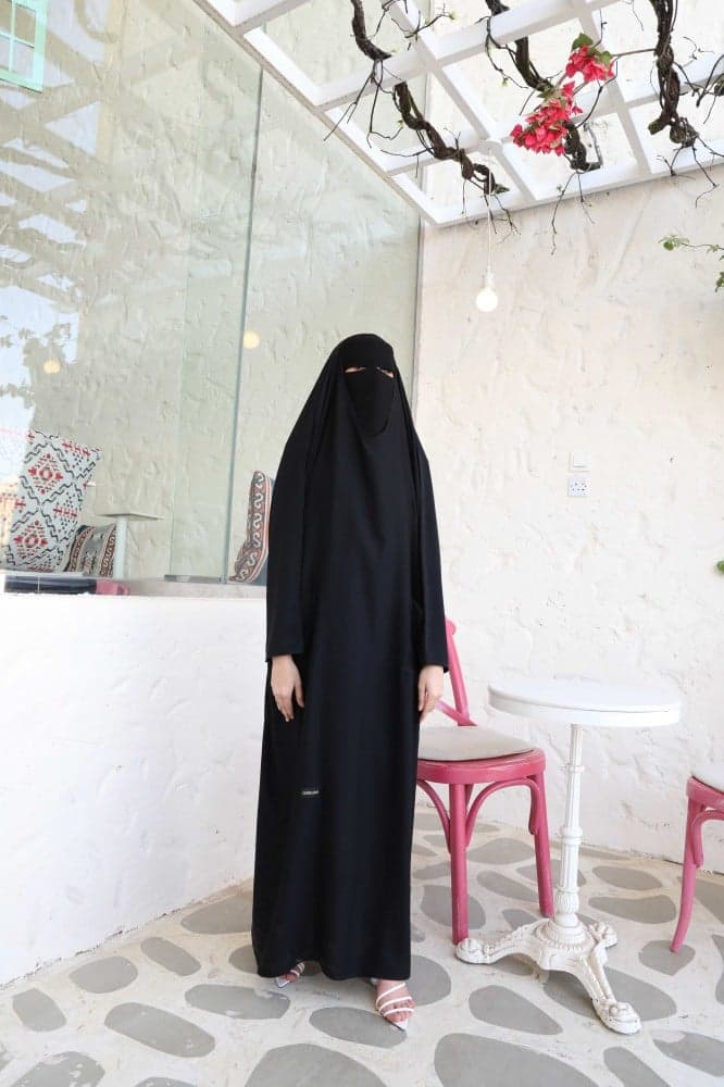 عباية رأس مغلقة بجيوب