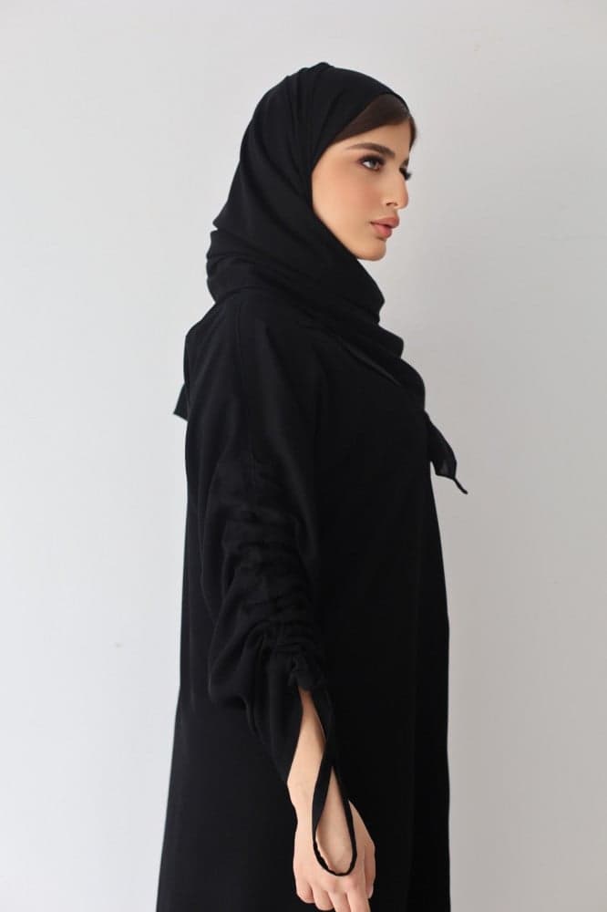 عباية بشريط سحب على الاكمام