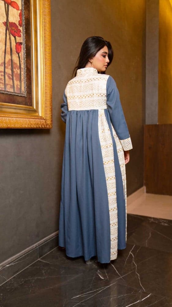 جلابية كحلي وبيج بقصات طولية