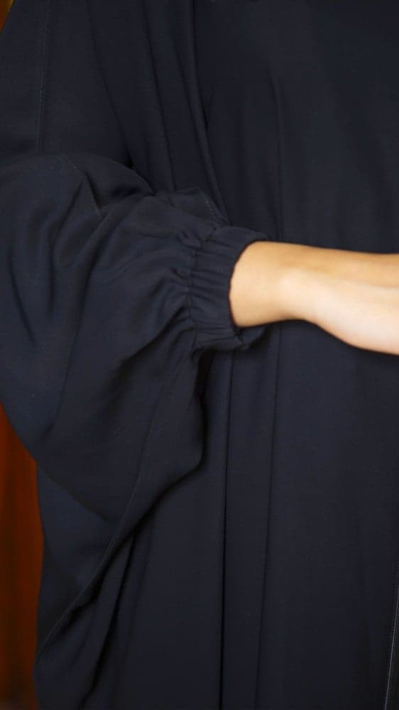 عباية بسحاب وباكمام مطاط