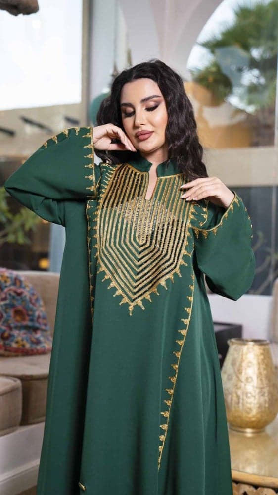 جلابية زيتي بتطريز ذهبي