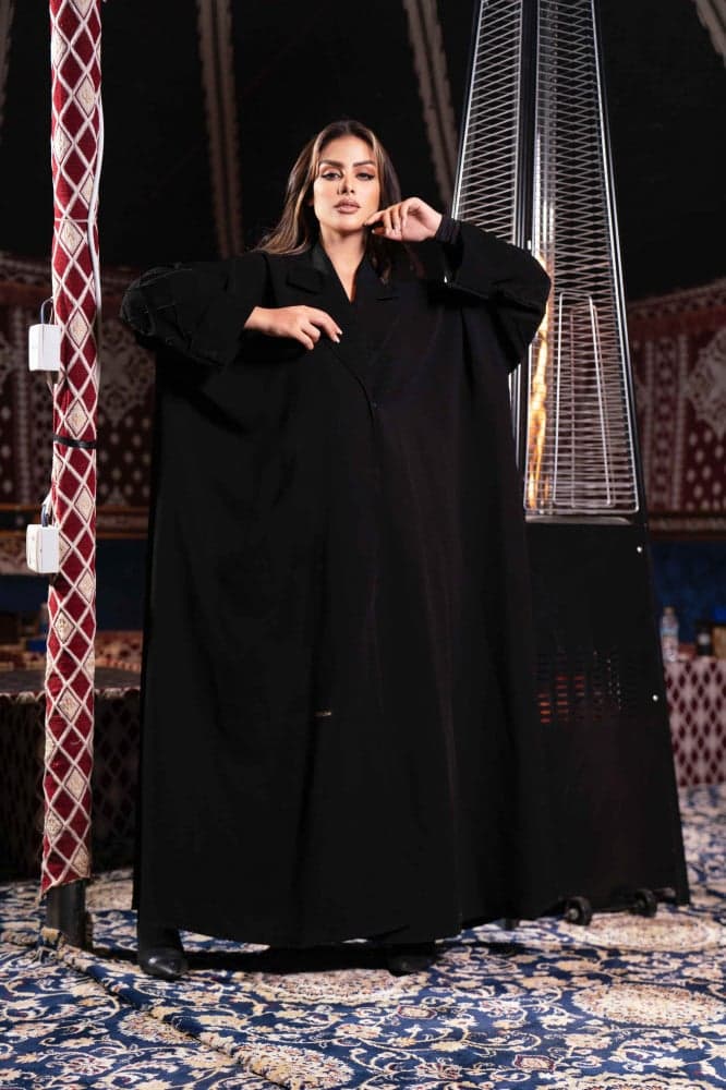 عباية بياقة رسمية باكمام معينات