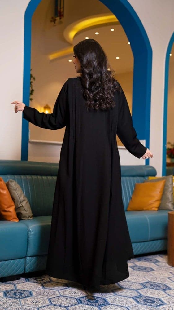 عباية تربل كلوش بصفطات على الكتف