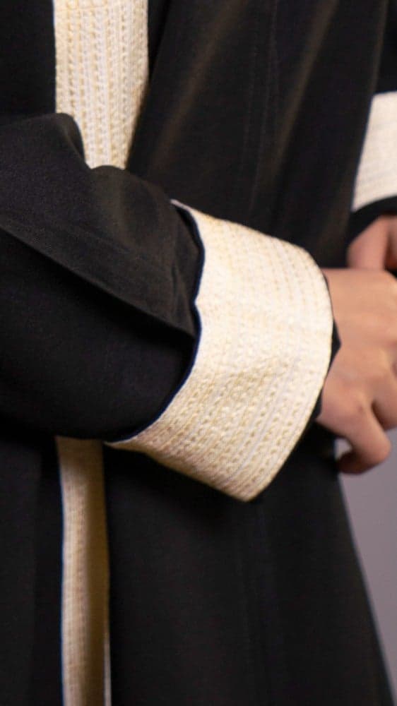 عباية أسود وبيج