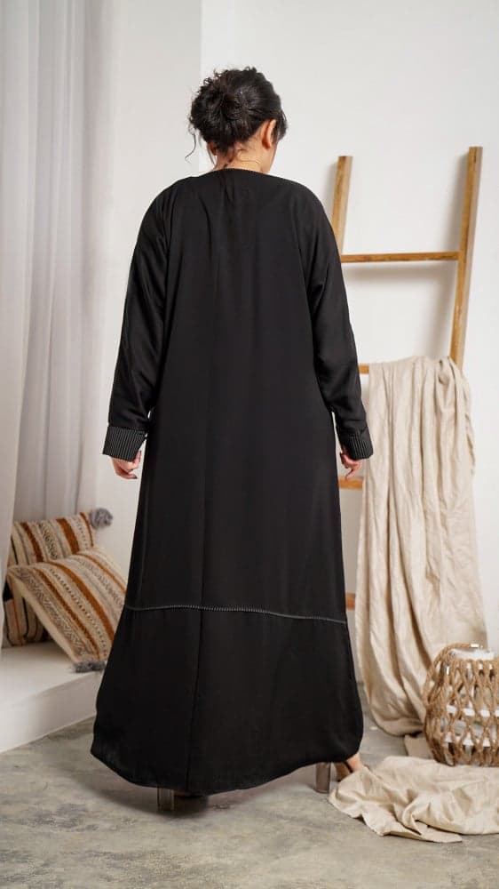 عباية اسود وجهين سادة ومقلمة
