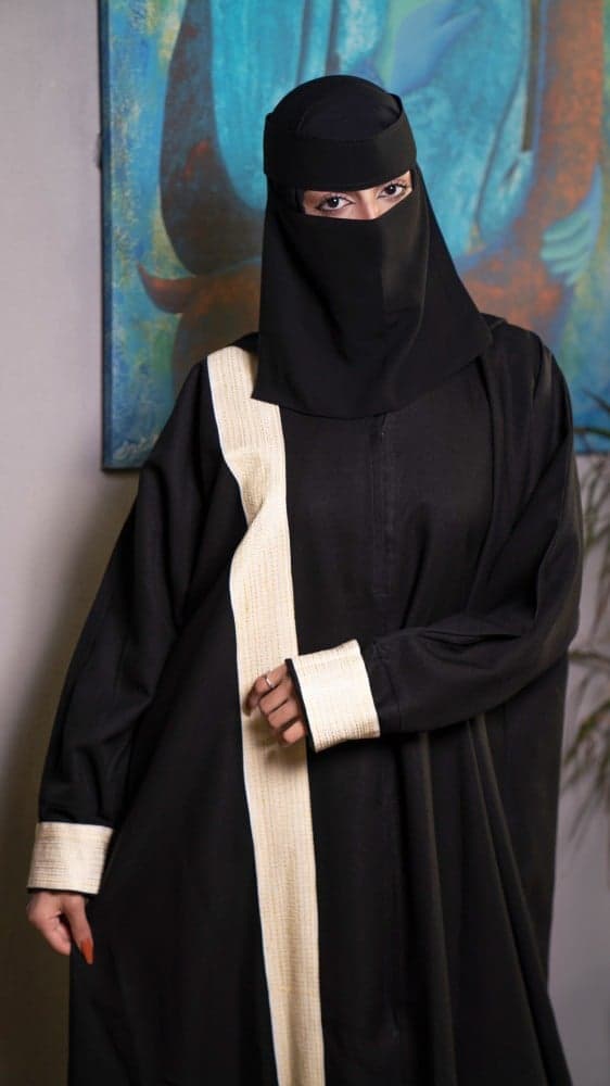 عباية أسود وبيج