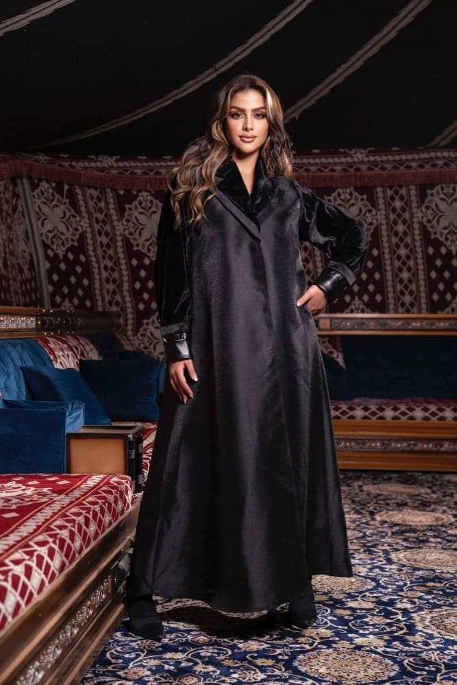 عباية شتوية بياقه ومعصم جلد