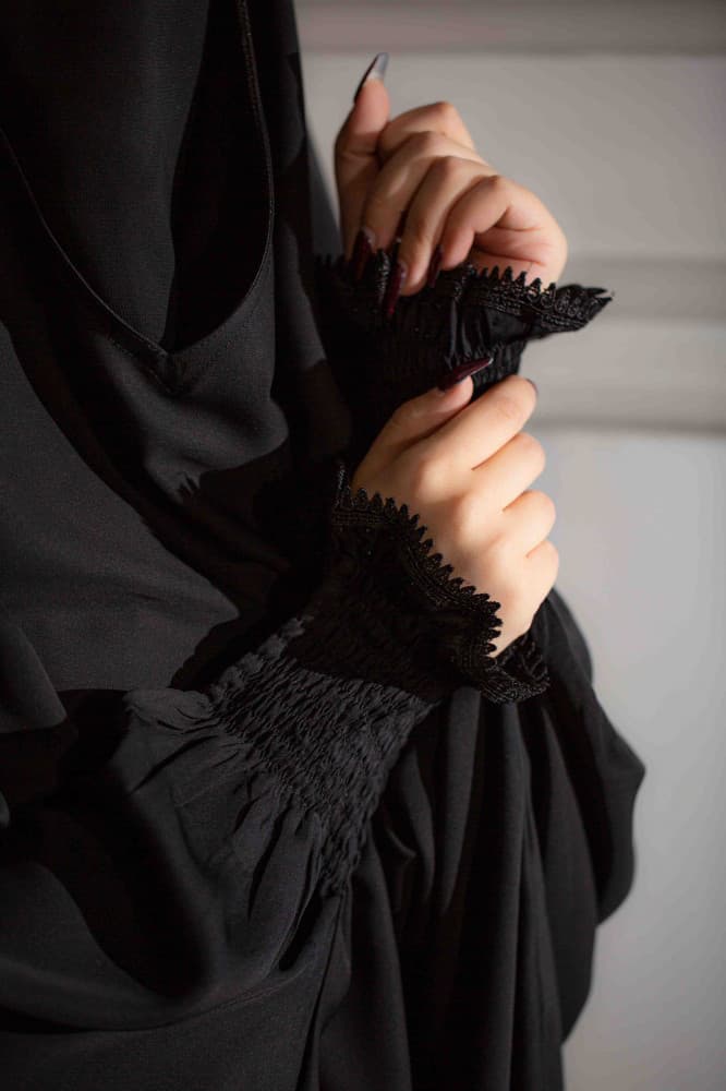 عباية رأس بكم مطاط عريض وكلفة