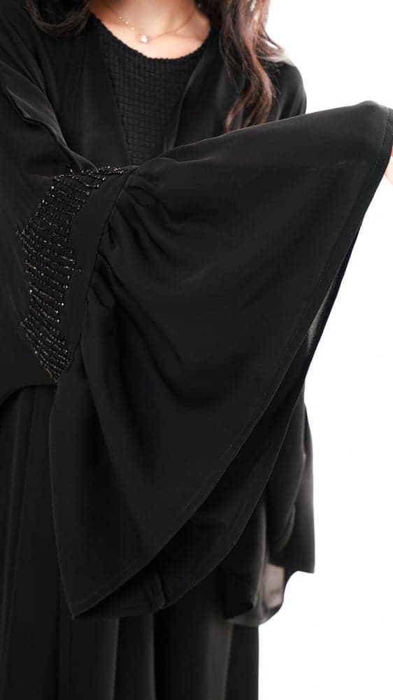 عباية باكمام كلوش مطرزه