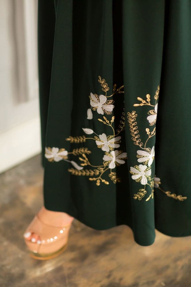 فستان زيتي مطرز