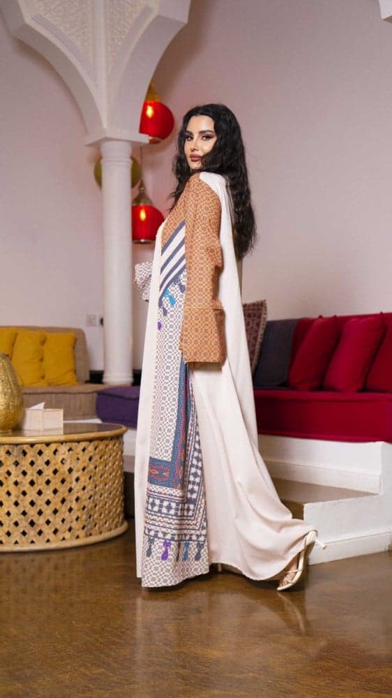 جلابية بتطريز ملون