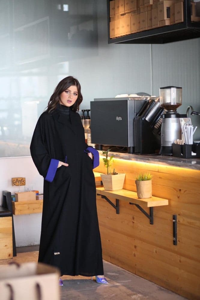 عبايه بجيوب واكمام نيلي