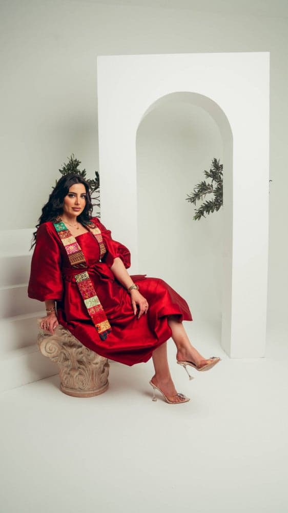 جلابية احمر بنقوش سدو