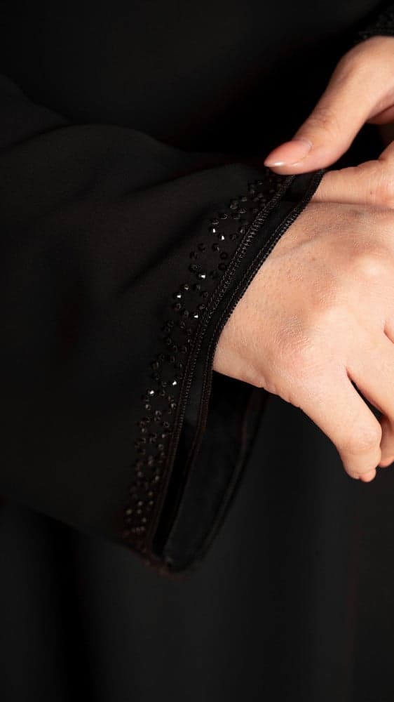 عباية طبقتين بقصه مزينه بفصوص