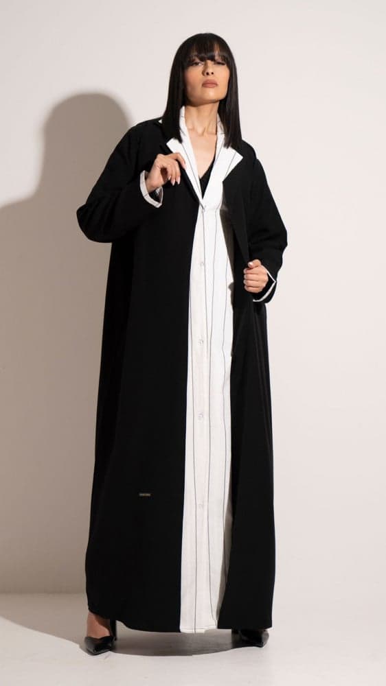 عباية رسميه بقطعة مشبوكه فيها مقلمه