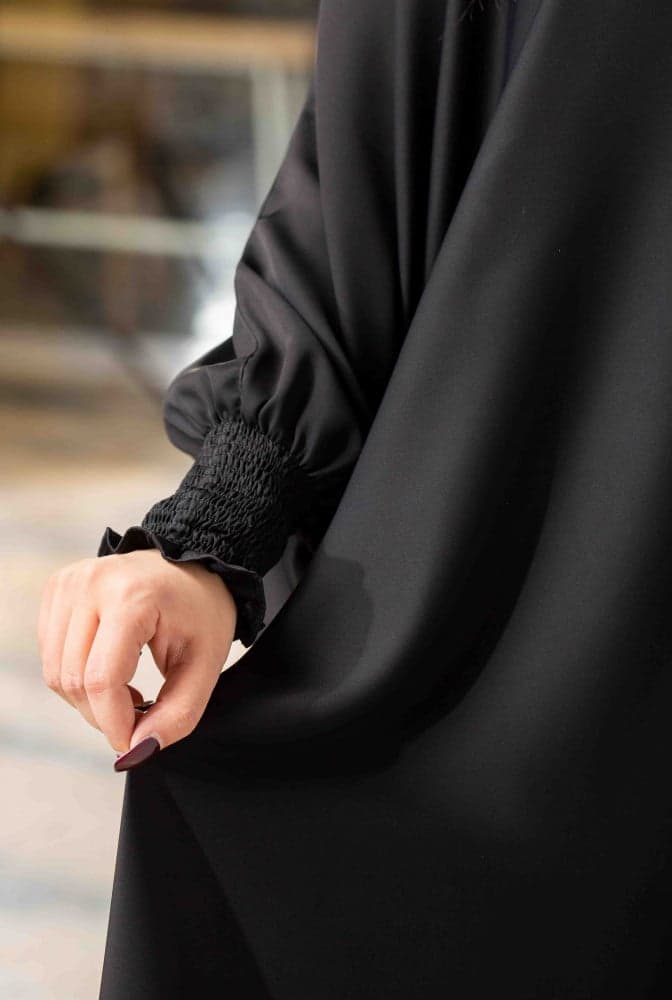 عباية بشت سوداء عملية وساترة