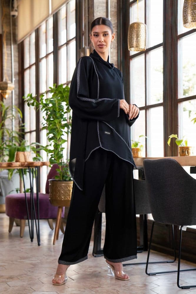 بنطلون وبلوزة