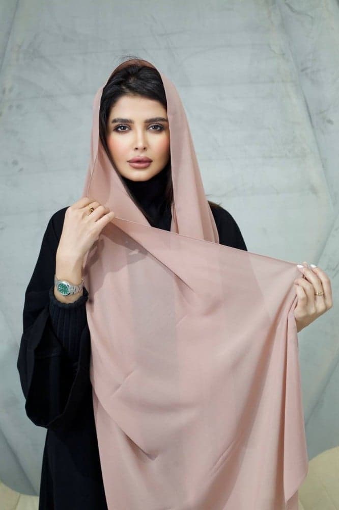 طرحة بلون وردي فاتح